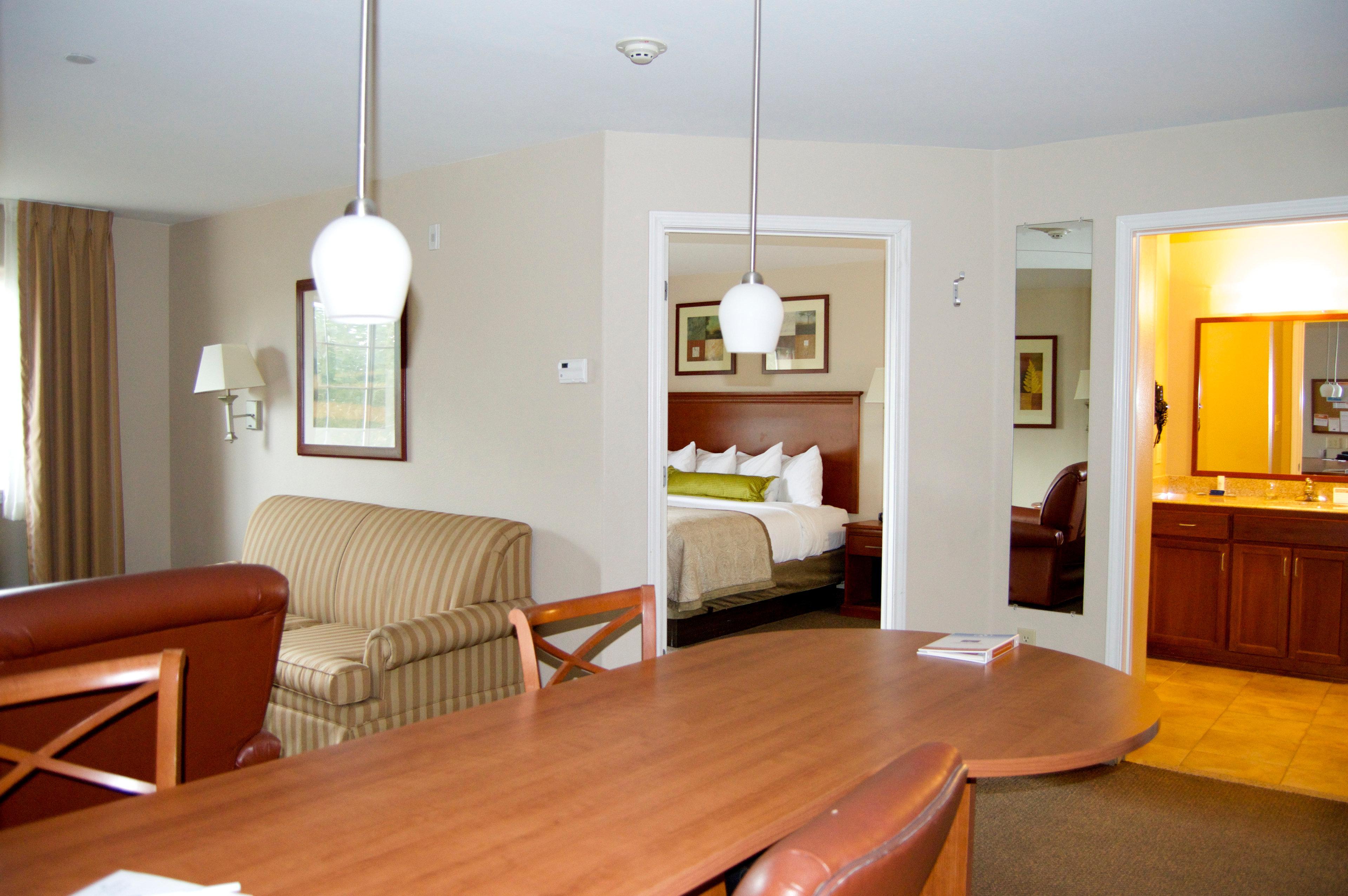 Candlewood Victoria By Ihg Extérieur photo