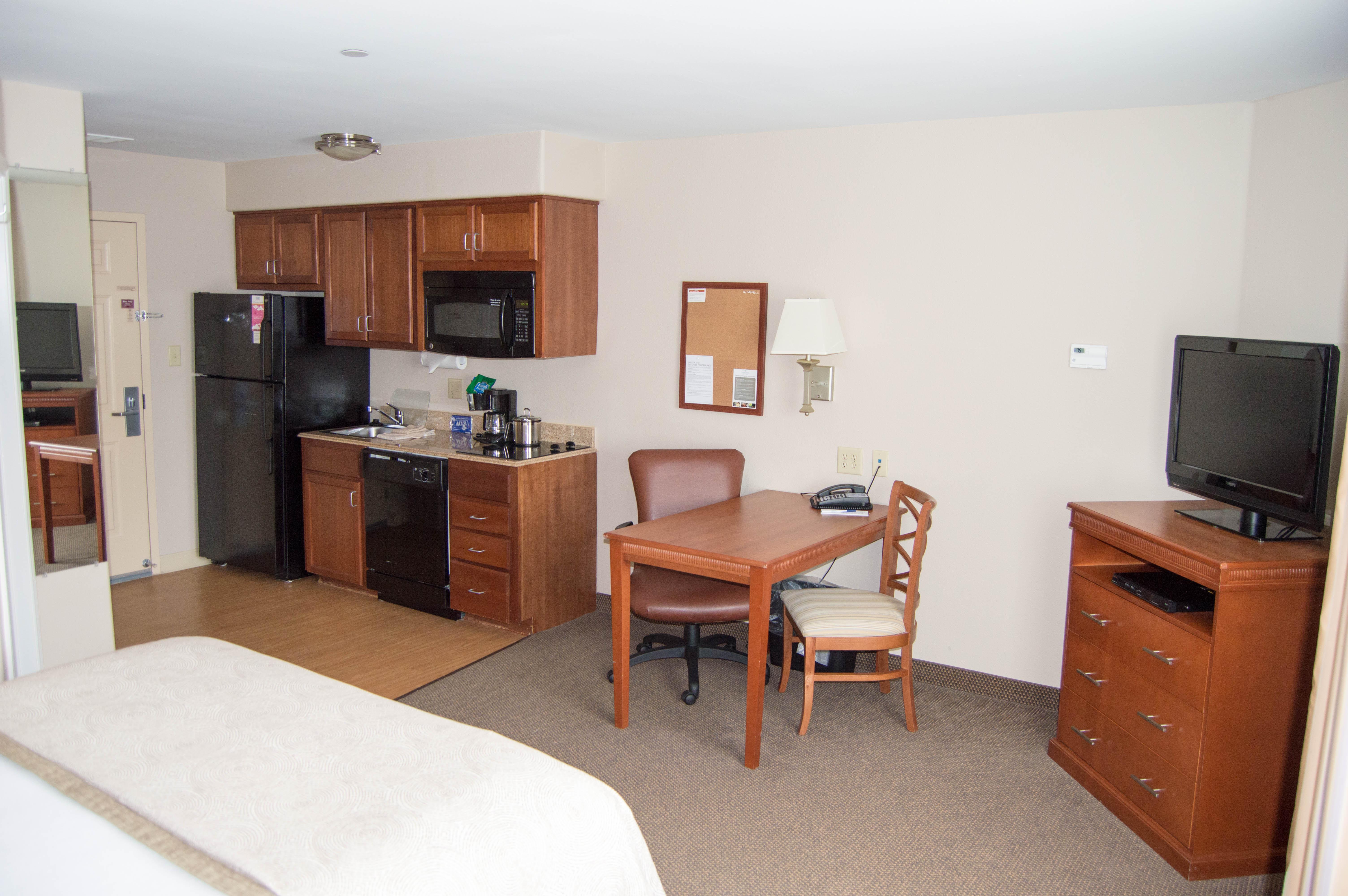 Candlewood Victoria By Ihg Extérieur photo