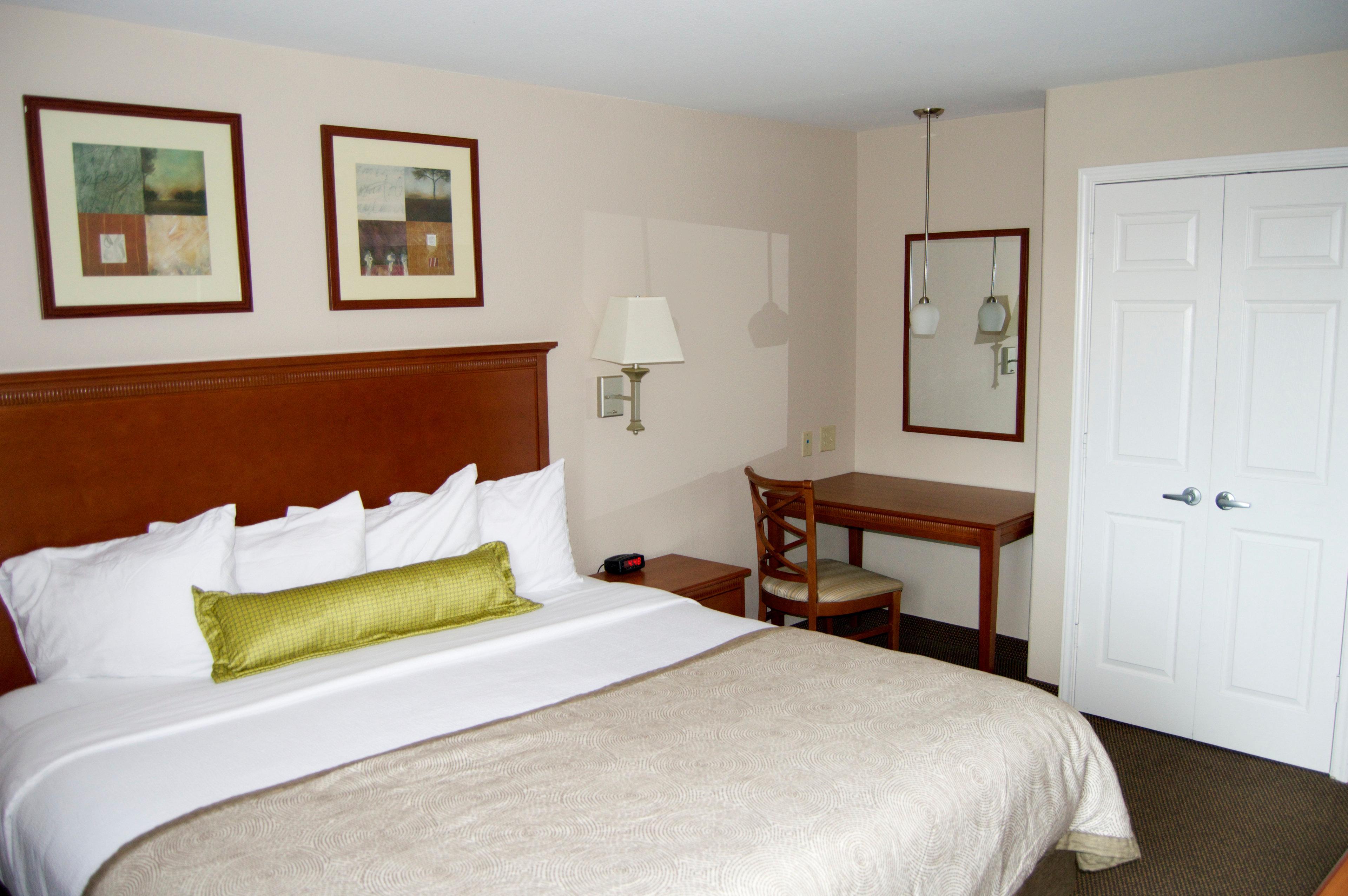 Candlewood Victoria By Ihg Extérieur photo