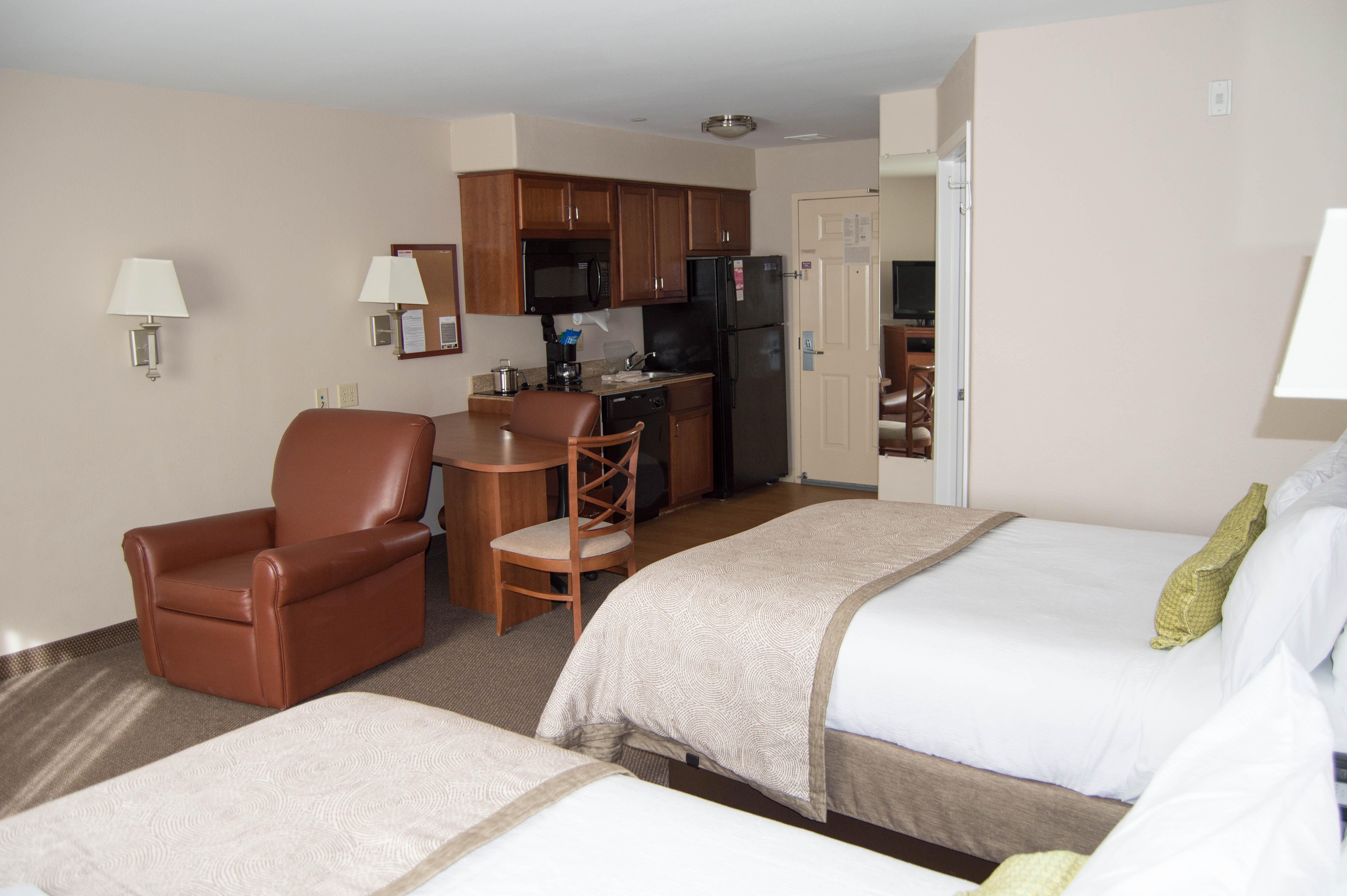 Candlewood Victoria By Ihg Extérieur photo