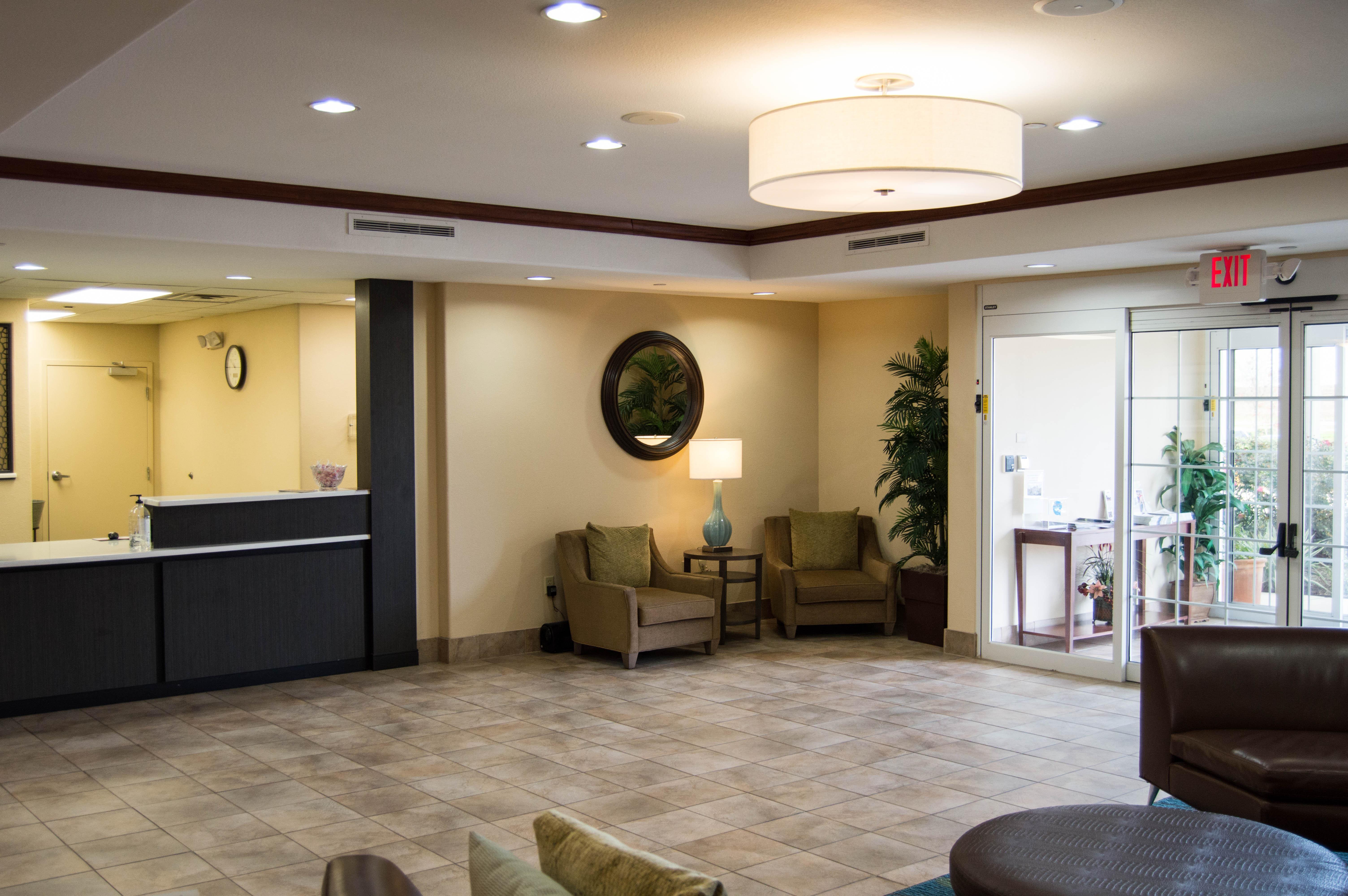Candlewood Victoria By Ihg Extérieur photo