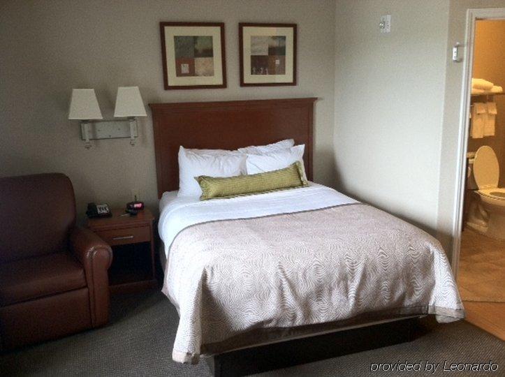 Candlewood Victoria By Ihg Extérieur photo