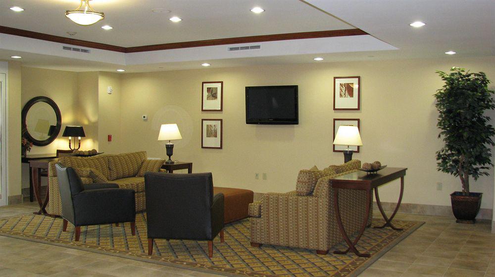 Candlewood Victoria By Ihg Extérieur photo